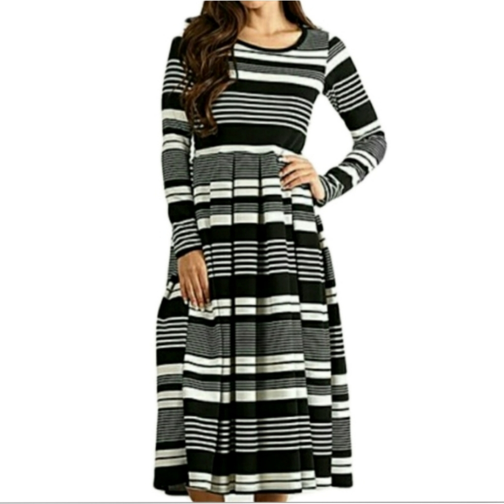 ⚜(1 MD LEFT)- BLACK STRIPE LONG SLEEVE MIDI DRESS - Picture 5 of 6